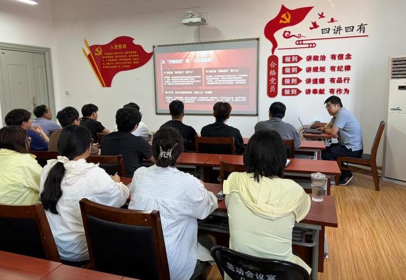 能源与动力工程学院院长为研究生党员讲授树立和践行正确政绩观专题党课 